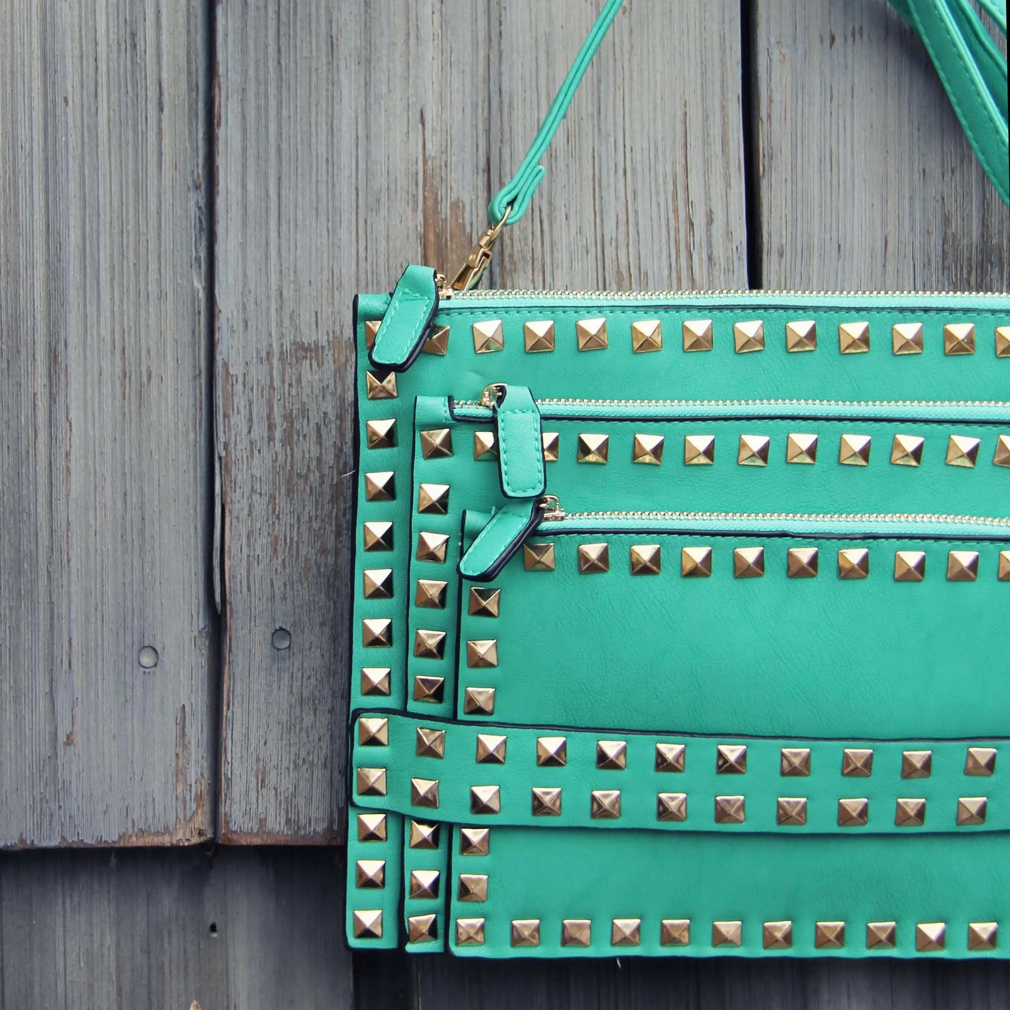 Shooting Arrow Cross Body Bag in Mist